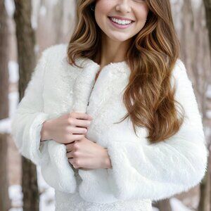 Sisilly Ivory FAUX FUR BRIDAL JACKET | Cozy enough for the snow